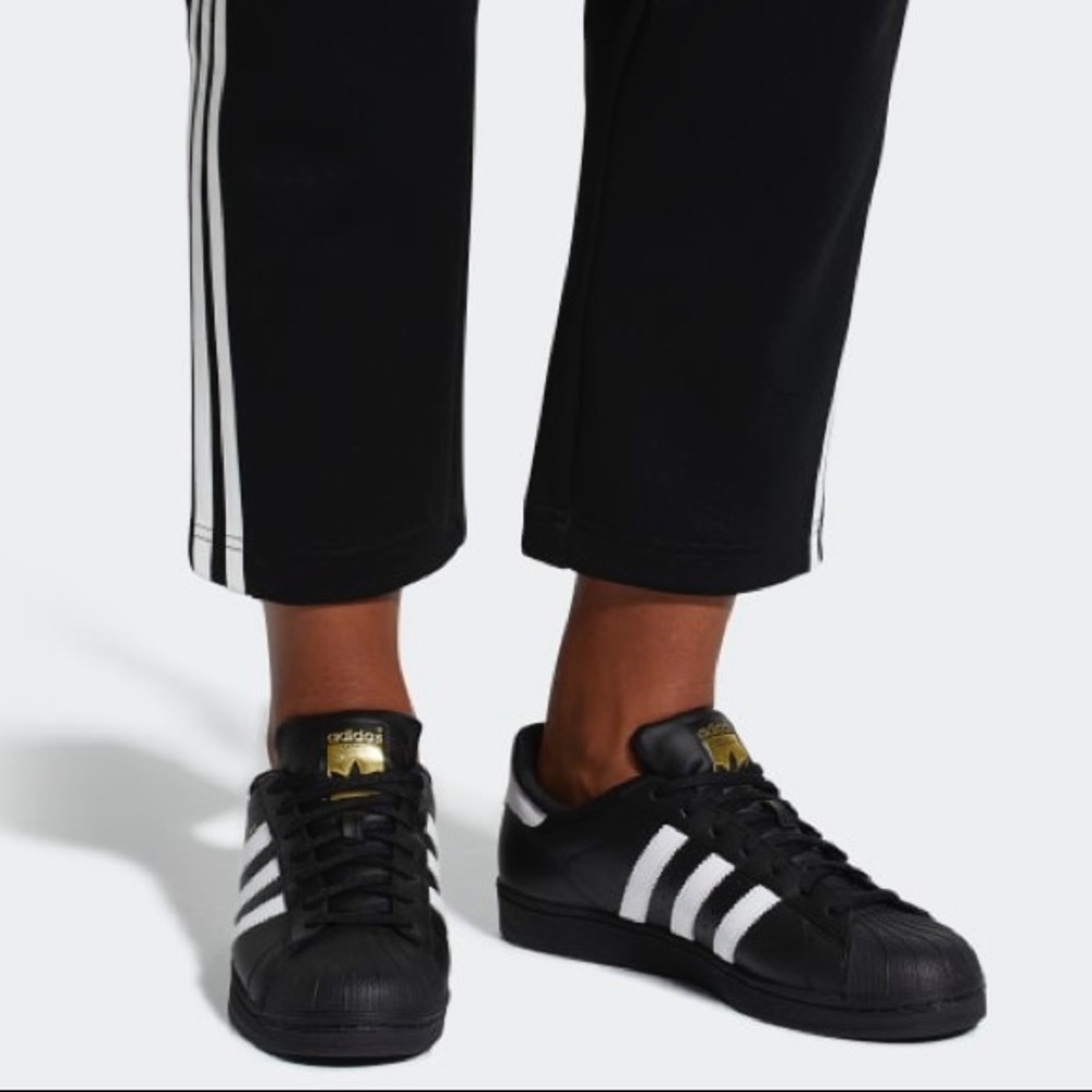 Adidas Superstar Women’s US size 5
